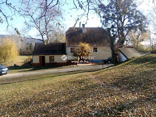 Alkotmány, Tatabánya képe