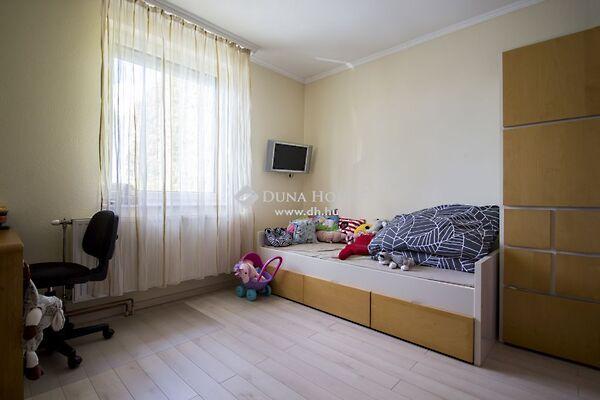 Csalogány, Csömör képe