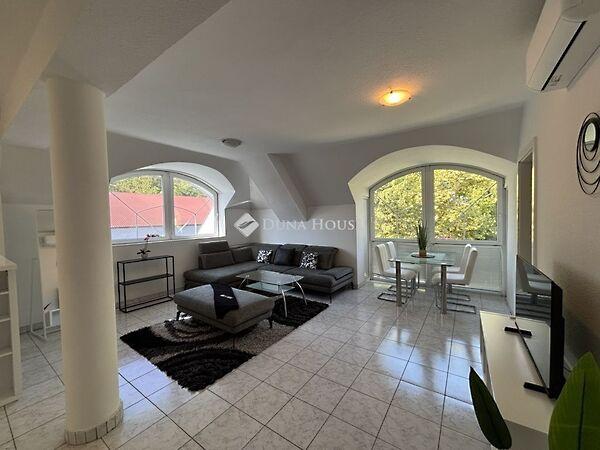 Erzsébet királyné, Tata képe