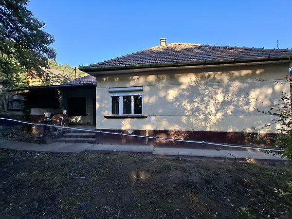 Temetőalja, Úri képe