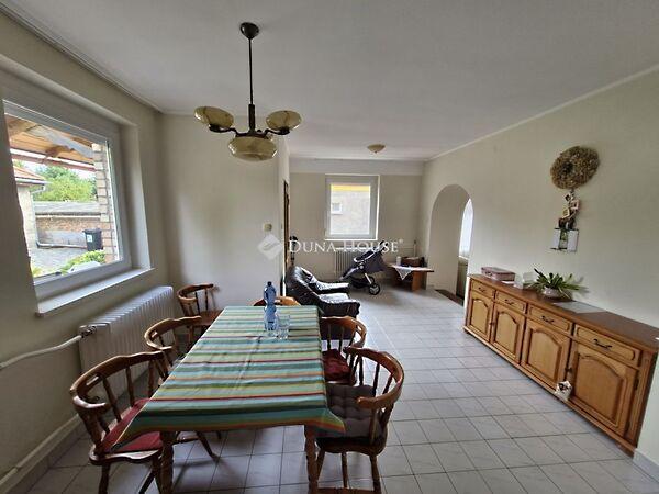 Szilágyi Erzsébet, Tata képe