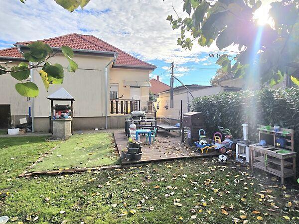 Újszerű ház - belvároshoz, Zalaegerszeg képe