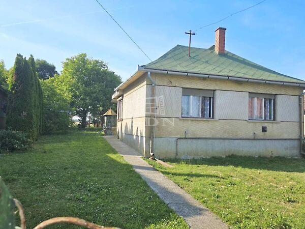 lakható ház kút, garázs,, Iklódbördőce képe