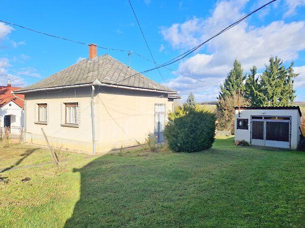 Megóvott állapotú tégla családi, Kustánszeg képe