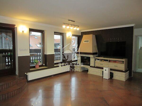 Törvényház, Eger képe