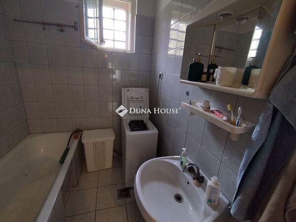 IV. Béla, Almásfüzitő képe