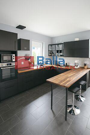 Dunapart közelében újépítésű ikerház, Szigetszentmiklós képe