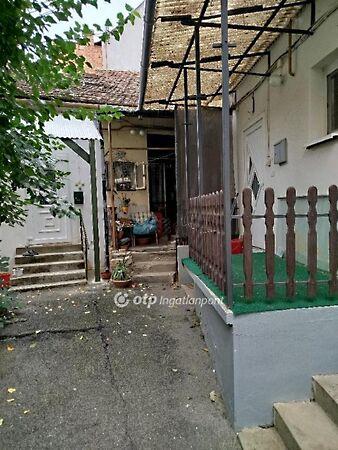 Alkotmány, Pécs képe