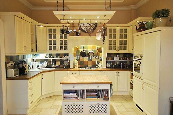 Sarkantyú, Kecskemét képe