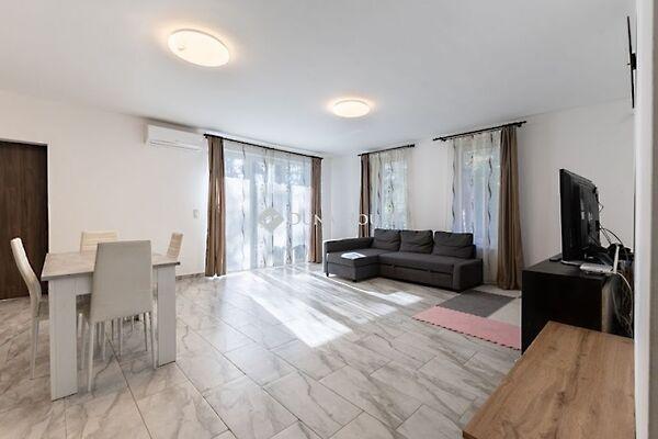 Fenyves, Erdőkertes képe