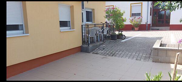 Mogyorós, Balatongyörök képe