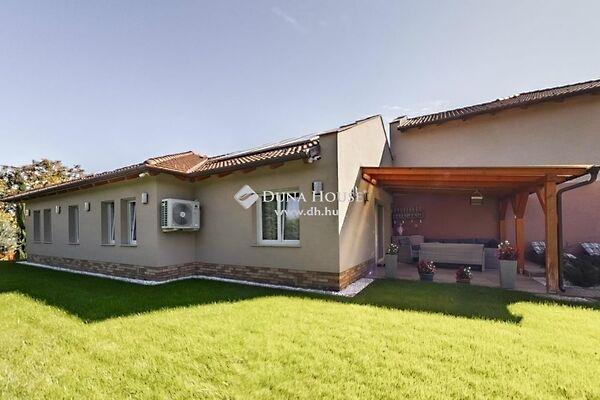 Peklár, Pomáz képe