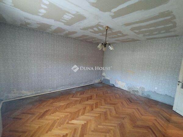 Eötvös, Tatabánya képe