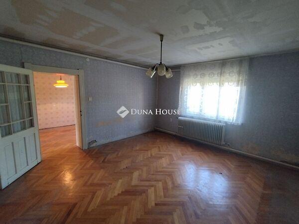 Eötvös, Tatabánya képe