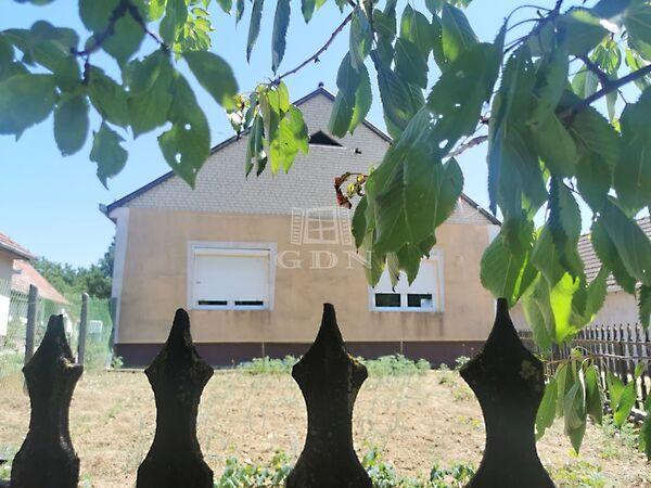 szigetelt ház, garázs,, Szentpéterúr képe