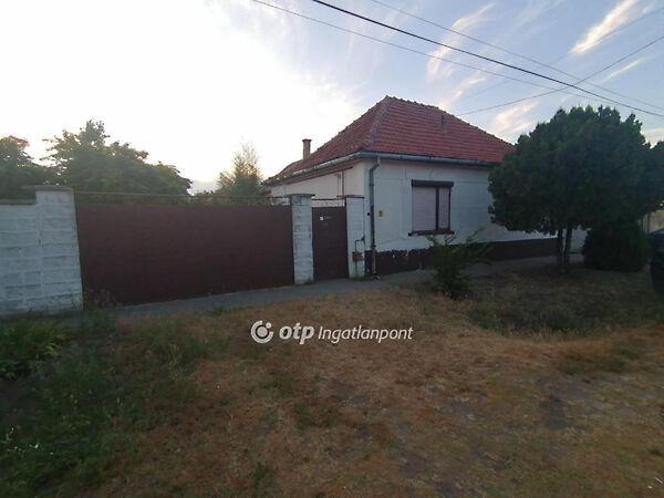 Pintér művek, Kecel képe