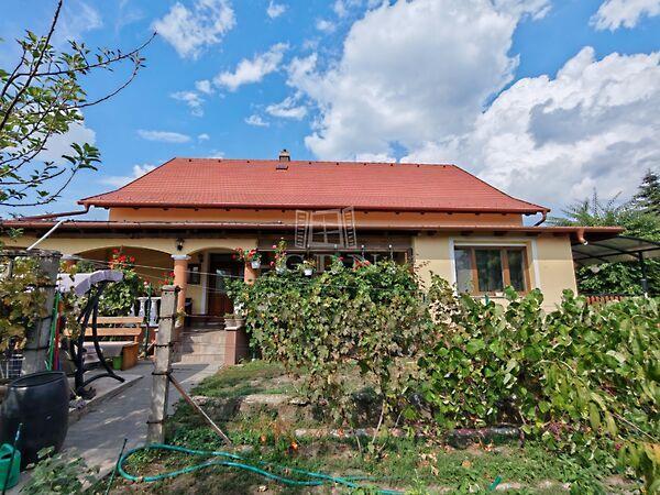 Vasúton túl _1-es , Pécel képe