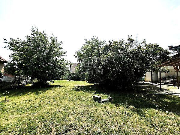 A település központi, csendes, Ceglédbercel képe