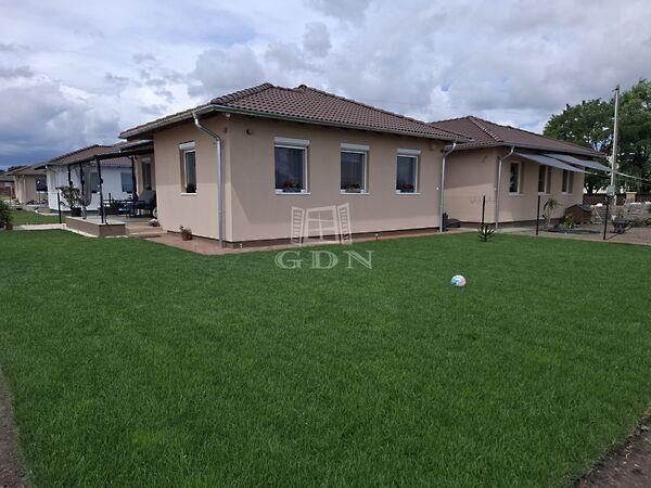 Pest, Kiskunlacháza képe