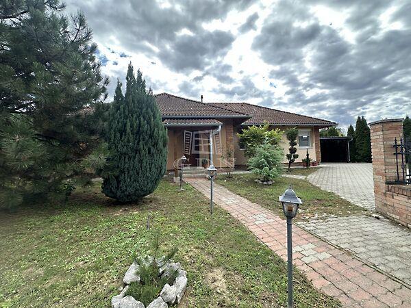 Hangulatos, tágas mediterrán, Orci képe