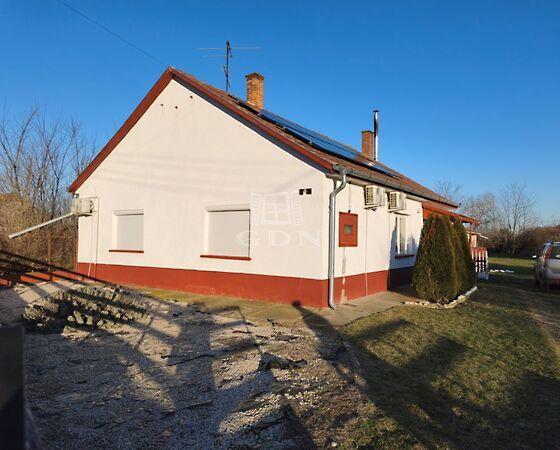 Focipályához, Fülöpszállás képe