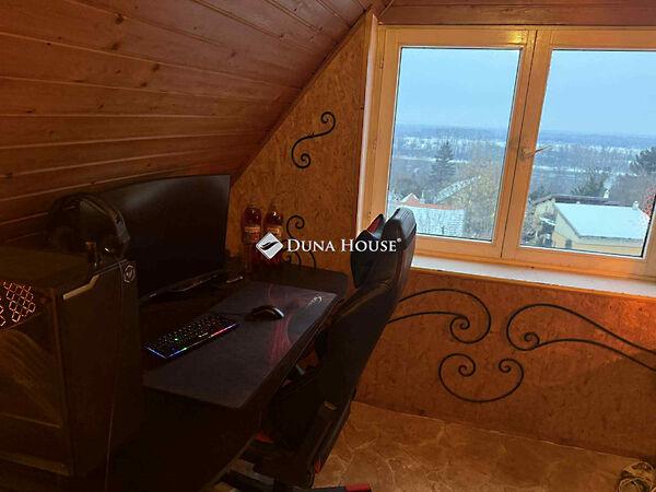 Komáromi, Leányfalu képe