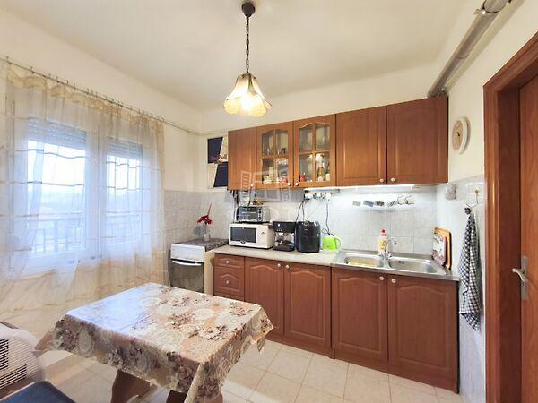 Belvárosközeli, tégla lakás garázzsal 40 millió, Zalaegerszeg képe