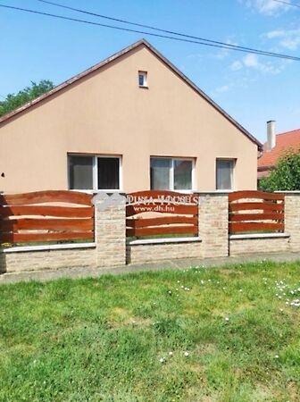 Alkotmány, Bicsérd képe