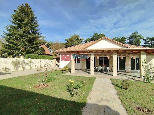 Újszerű családi ház frekventált helyen, Dunakeszi képe