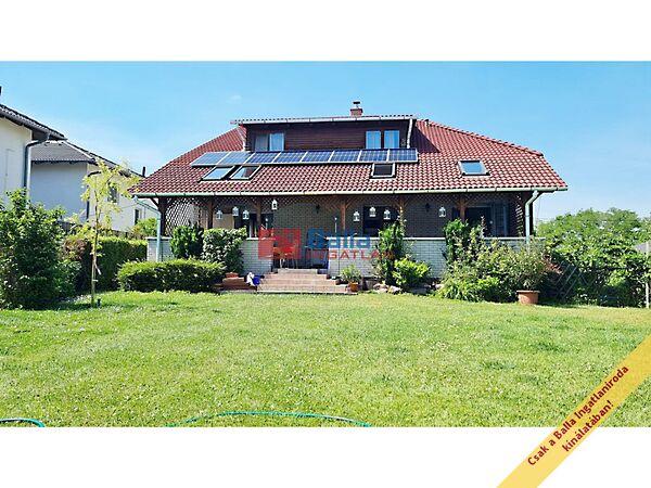 Fenyves Parkvárosban található, Érd képe