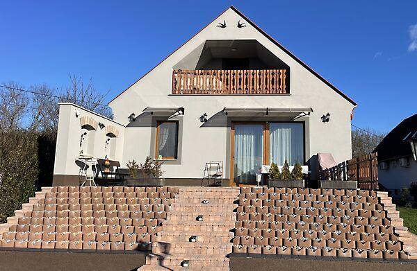 Akácos, Gyulakeszi képe