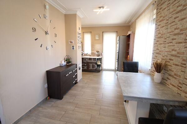 Ócsai, Üllő képe