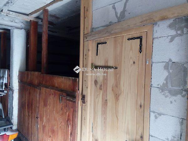 Alkotmány, Tatabánya 3. képe