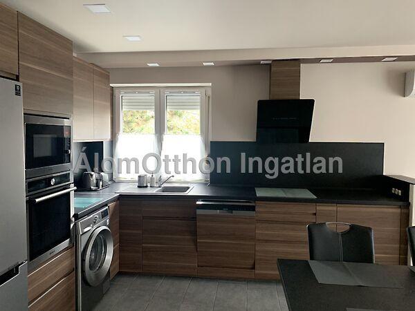 Görbe, Dunaújváros 2. képe