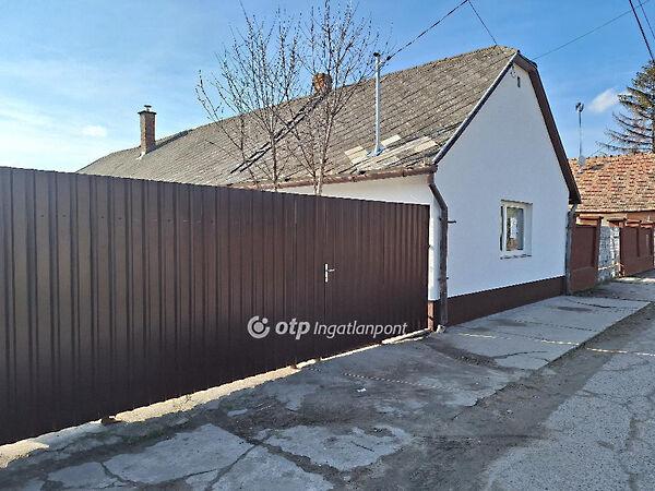 Központhoz, Akasztó képe