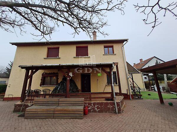 Pécel- Két generációs, Pécel képe