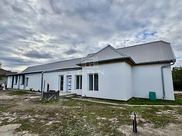 Újjáépített földszintes, Baracska képe