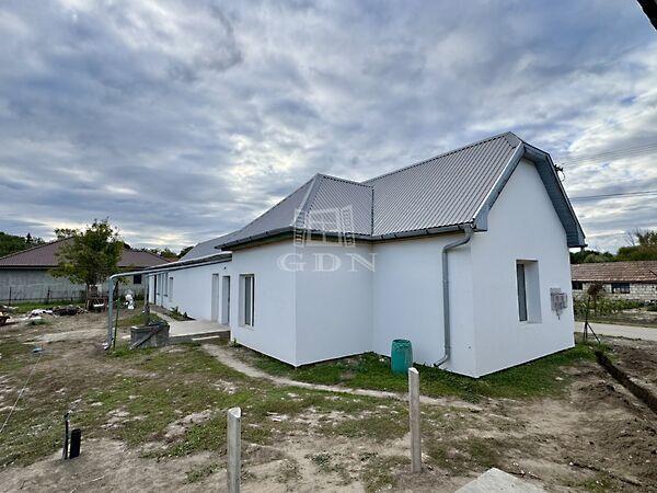 Újjáépített földszintes, Baracska 3. képe