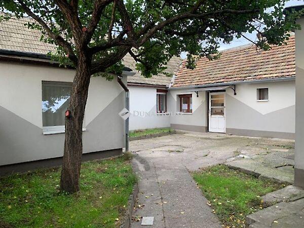 Újvilág, Tata képe