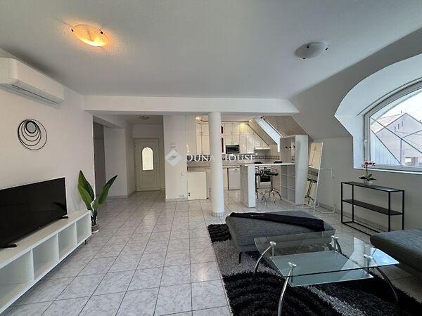 Erzsébet királyné, Tata 2. képe