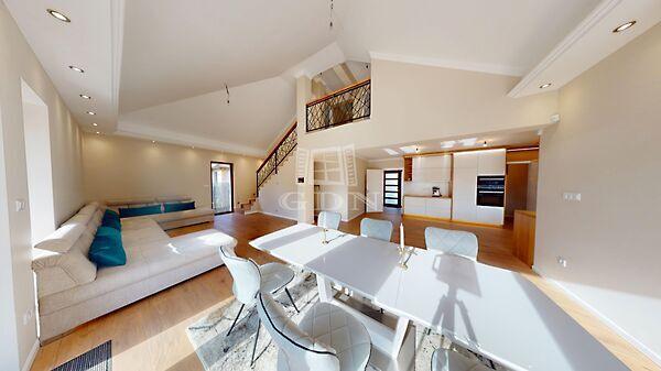 Impozáns, Üllő képe