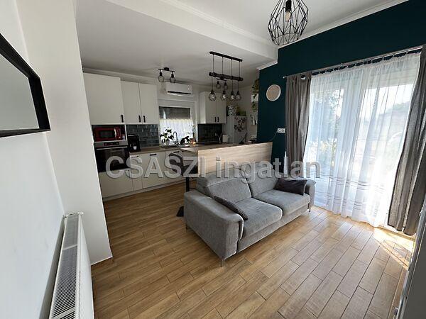 Országút, Újudvar 2. képe