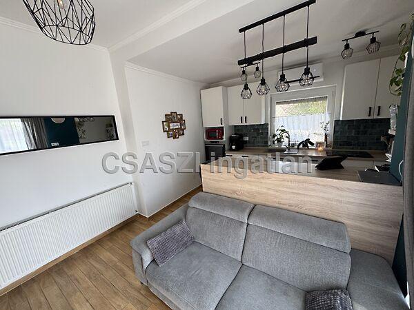 Országút, Újudvar 3. képe