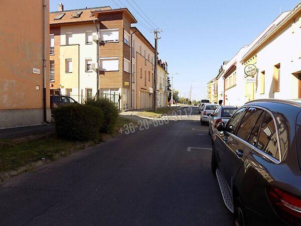 Major, Pápa 2. képe