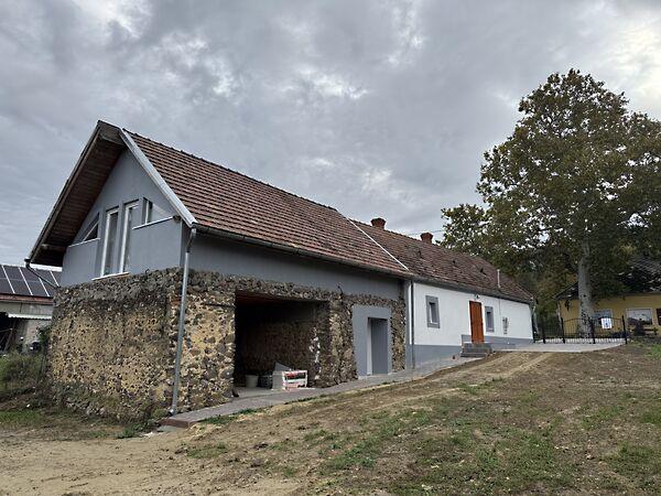 Monostorapáti képe