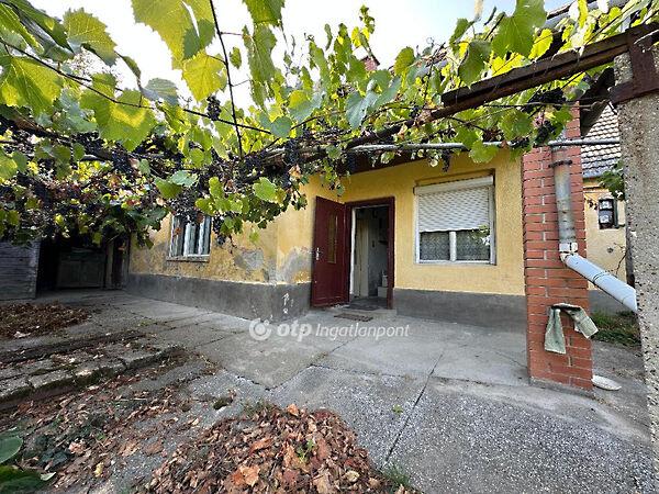 Iskola,, Bátya 3. képe