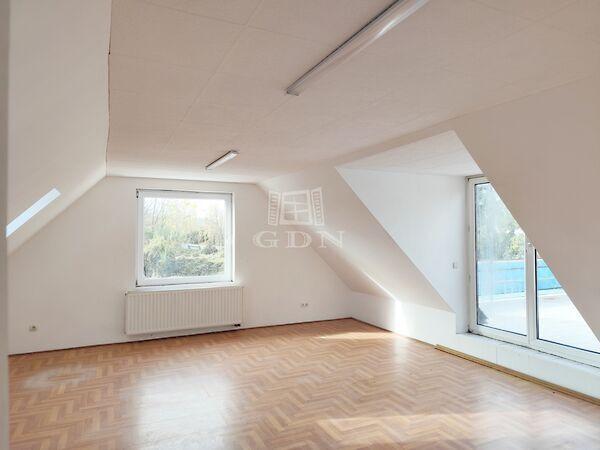 Tágas, világos iroda, Veszprém 3. képe