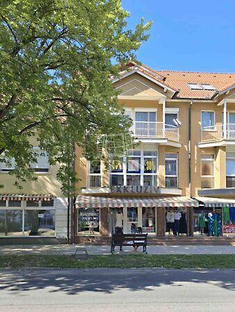 Üzlethelyiség 2, Lenti képe