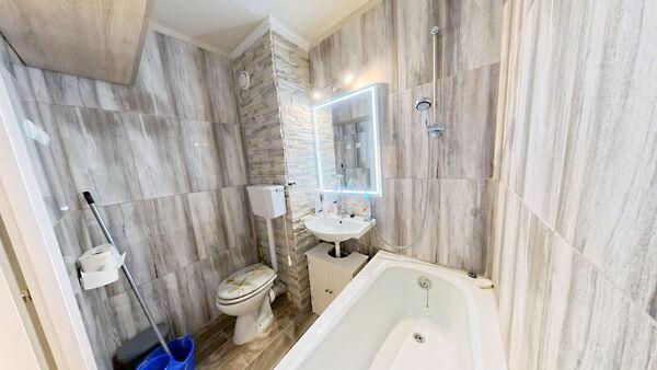 Jókai, Várpalota 3. képe