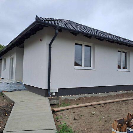 Judit Ingatlan és, Monor 3. képe